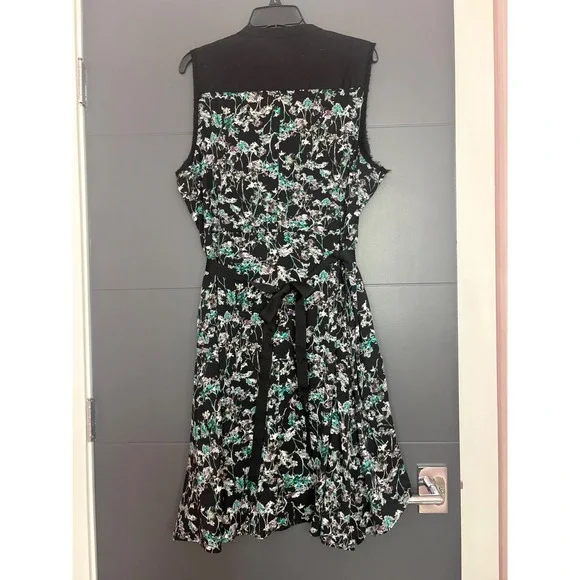 Simply Vera  Black Market Floral Fit Flare Dress Black Teal Purple Pockets L - Picture 2 of 9